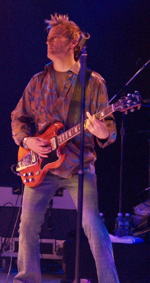 Kasim Sulton at Westbury 2/11/05 - photo by Gary Goveia