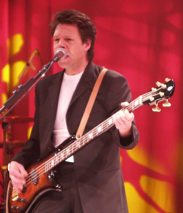 Kasim Sulton at Westbury 2/11/05 - photo by Gary Goveia