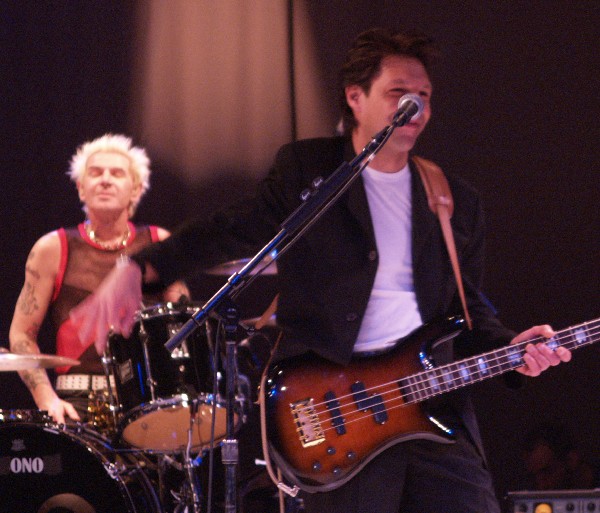 Kasim Sulton at Westbury 2/11/05 - photo by Gary Goveia