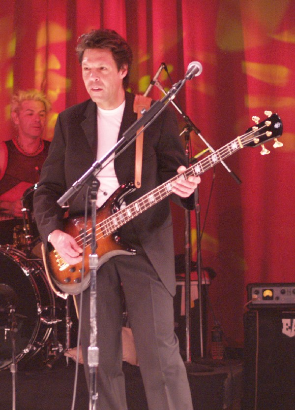 Kasim Sulton at Westbury 2/11/05 - photo by Gary Goveia