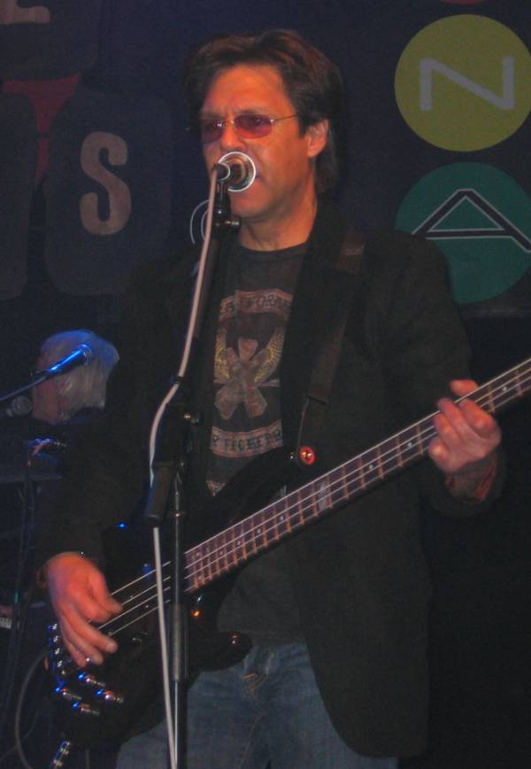 Kasim Sulton performing at The House Of Blues New Cars press conference on 3/14/06 - photo by ocsheri