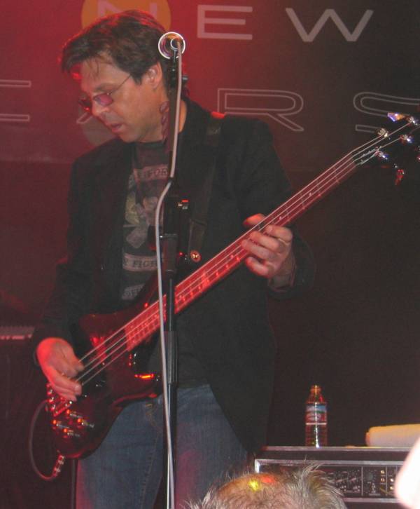 Kasim Sulton performing at The House Of Blues New Cars press conference on 3/14/06 - photo by ocsheri