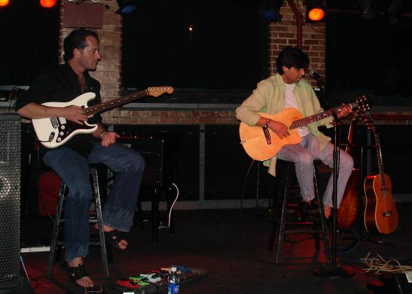 Kasim Sulton at The Century Lounge, 8/20/06 - photo by gRAdy Moates