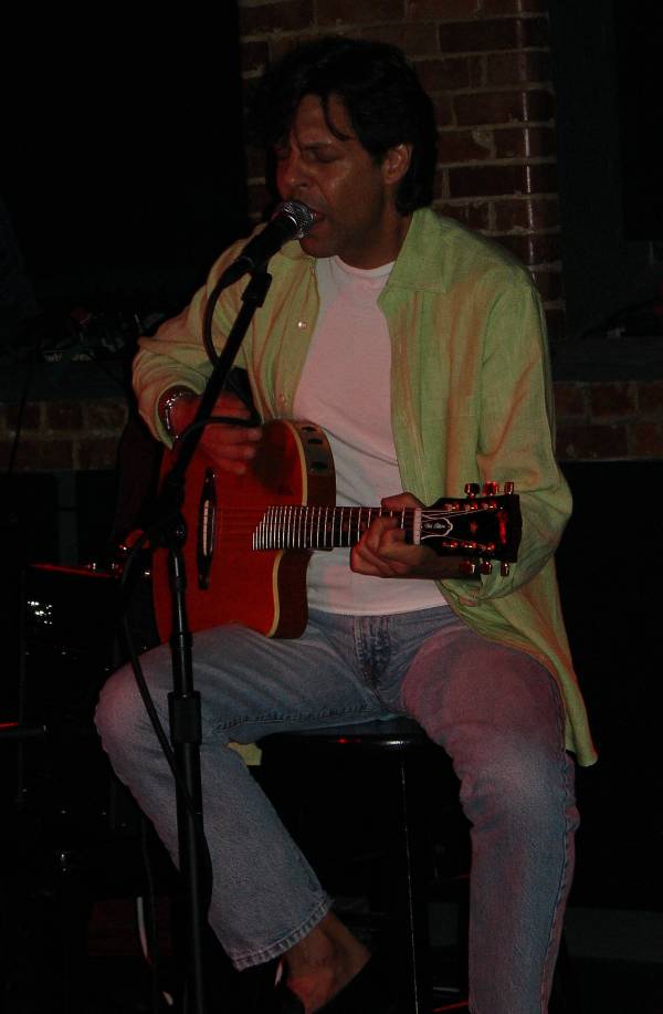 Kasim Sulton at The Century Lounge, 8/20/06 - photo by gRAdy Moates