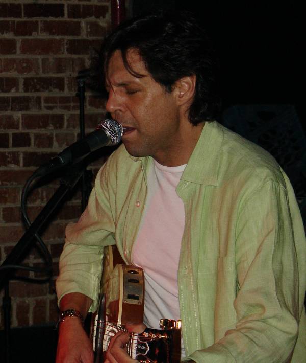 Kasim Sulton at The Century Lounge, 8/20/06 - photo by gRAdy Moates