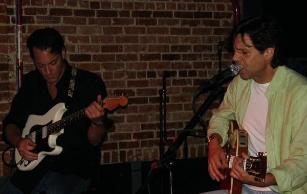 Kasim Sulton at The Century Lounge, 8/20/06 - photo by gRAdy Moates