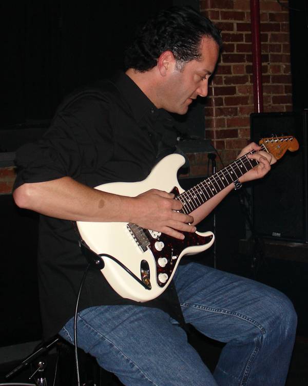 Kasim Sulton at The Century Lounge, 8/20/06 - photo by gRAdy Moates