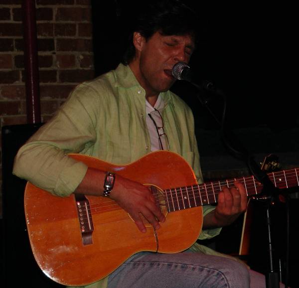 Kasim Sulton at The Century Lounge, 8/20/06 - photo by gRAdy Moates