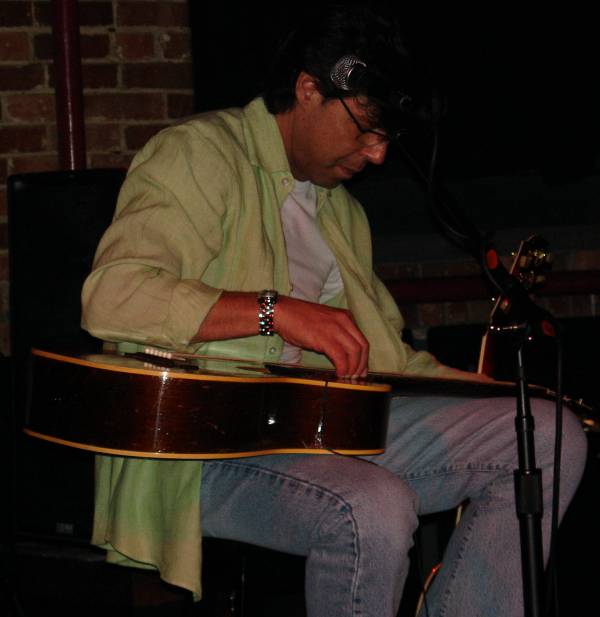 Kasim Sulton at The Century Lounge, 8/20/06 - photo by gRAdy Moates