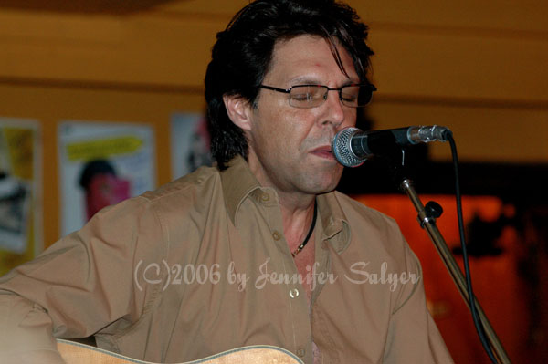 Kasim Sulton at The Beachland Ballroom, 8/29/06 - photo by Jennifer Salyer