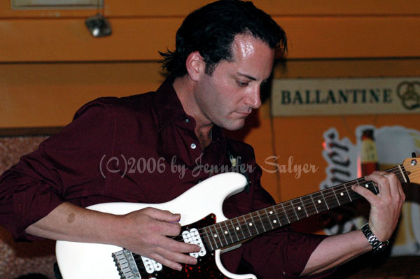 Kasim Sulton at The Beachland Ballroom, 8/29/06 - photo by Jennifer Salyer