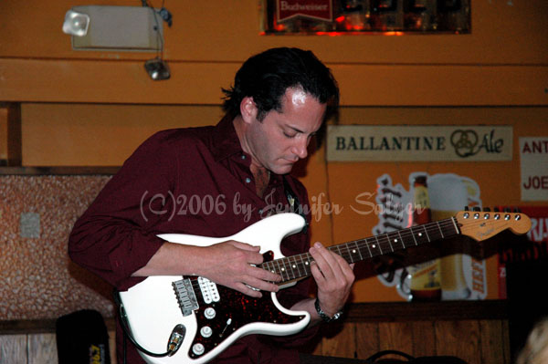 Kasim Sulton at The Beachland Ballroom, 8/29/06 - photo by Jennifer Salyer