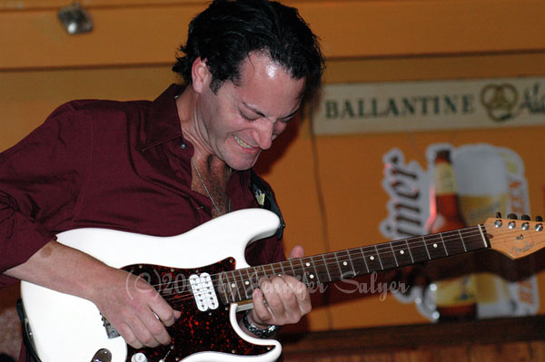 Kasim Sulton at The Beachland Ballroom, 8/29/06 - photo by Jennifer Salyer