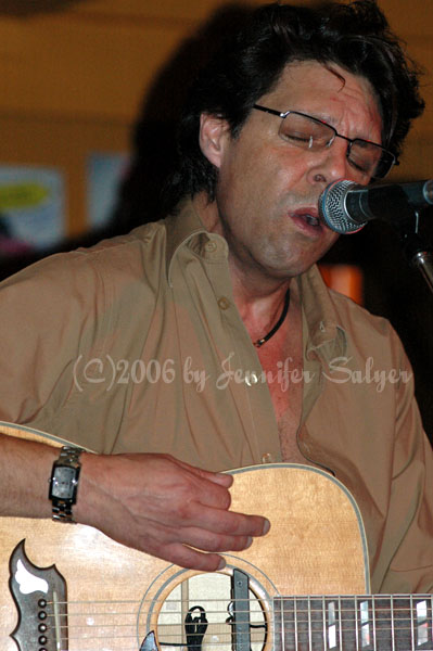 Kasim Sulton at The Beachland Ballroom, 8/29/06 - photo by Jennifer Salyer