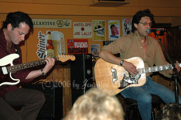 Kasim Sulton at The Beachland Ballroom, 8/29/06 - photo by Jennifer Salyer