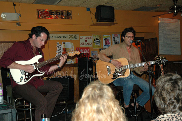 Kasim Sulton at The Beachland Ballroom, 8/29/06 - photo by Jennifer Salyer