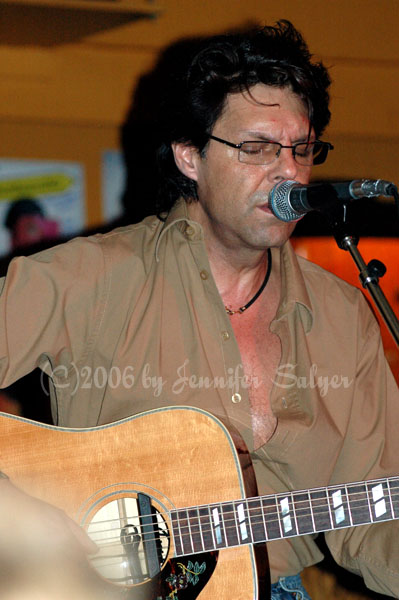 Kasim Sulton at The Beachland Ballroom, 8/29/06 - photo by Jennifer Salyer