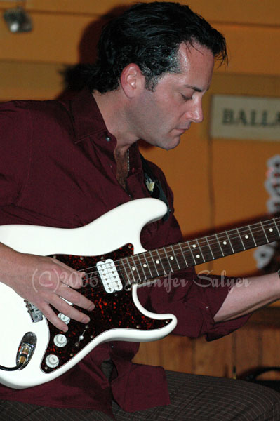 Kasim Sulton at The Beachland Ballroom, 8/29/06 - photo by Jennifer Salyer