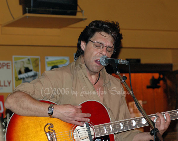 Kasim Sulton at The Beachland Ballroom, 8/29/06 - photo by Jennifer Salyer