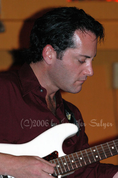 Kasim Sulton at The Beachland Ballroom, 8/29/06 - photo by Jennifer Salyer