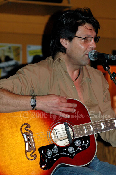 Kasim Sulton at The Beachland Ballroom, 8/29/06 - photo by Jennifer Salyer