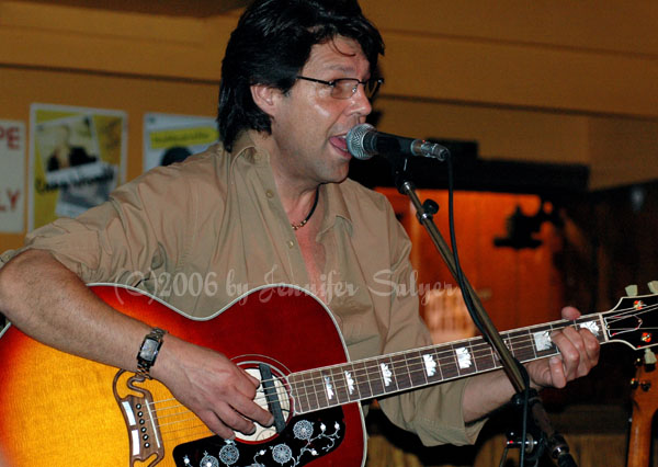 Kasim Sulton at The Beachland Ballroom, 8/29/06 - photo by Jennifer Salyer