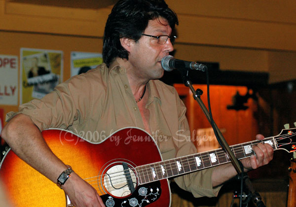 Kasim Sulton at The Beachland Ballroom, 8/29/06 - photo by Jennifer Salyer