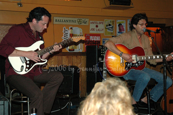 Kasim Sulton at The Beachland Ballroom, 8/29/06 - photo by Jennifer Salyer