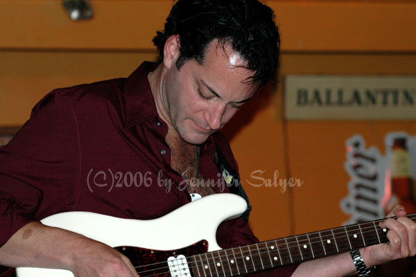 Kasim Sulton at The Beachland Ballroom, 8/29/06 - photo by Jennifer Salyer