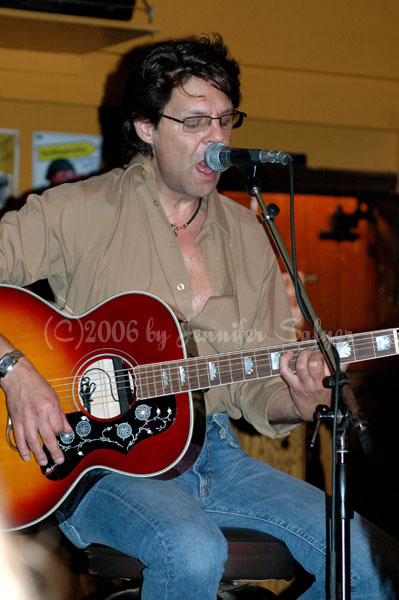 Kasim Sulton at The Beachland Ballroom, 8/29/06 - photo by Jennifer Salyer