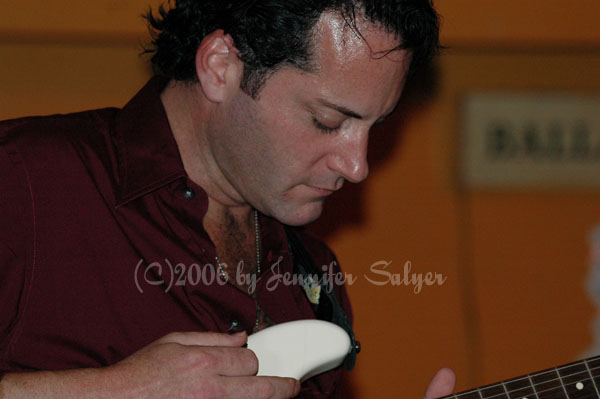 Kasim Sulton at The Beachland Ballroom, 8/29/06 - photo by Jennifer Salyer