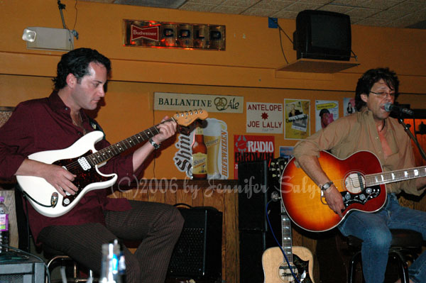 Kasim Sulton at The Beachland Ballroom, 8/29/06 - photo by Jennifer Salyer