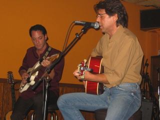 Kasim Sulton at The Beachland Ballroom, 8/29/06 - photo by John Kuhar & Laura Dems