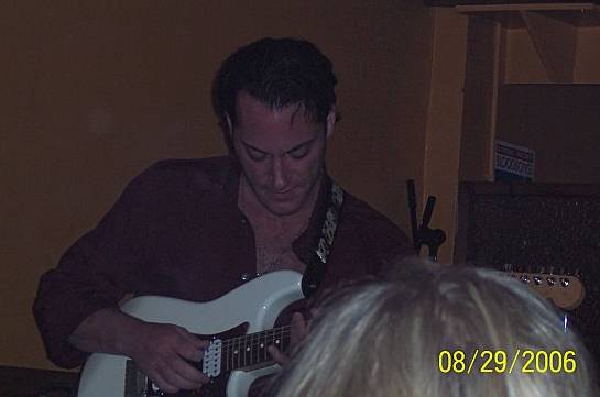 Kasim Sulton at The Beachland Ballroom, 8/29/06 - photo by Teresa Stratton