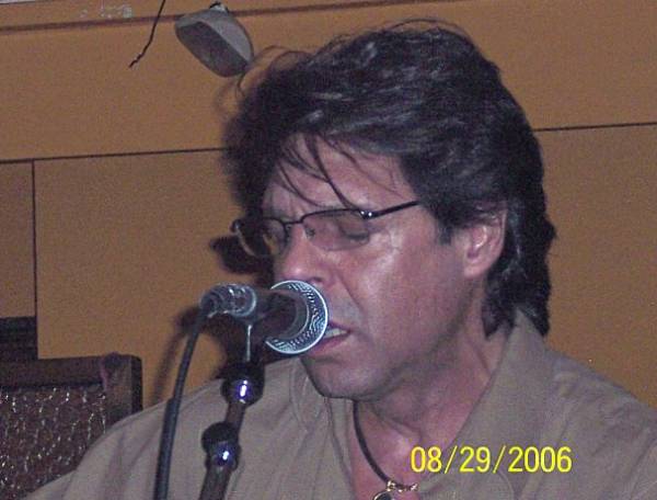 Kasim Sulton at The Beachland Ballroom, 8/29/06 - photo by Teresa Stratton