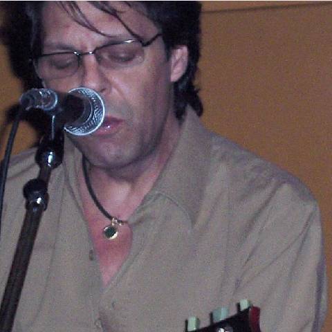 Kasim Sulton at The Beachland Ballroom, 8/29/06 - photo by Teresa Stratton