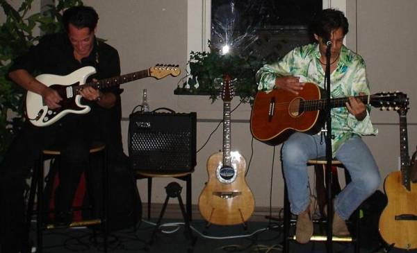 Kasim Sulton at Lily's Pad, 8/19/06 - photo by MikeB