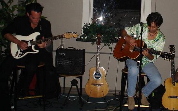 Kasim Sulton at Lily's Pad, 8/19/06 - photo by MikeB