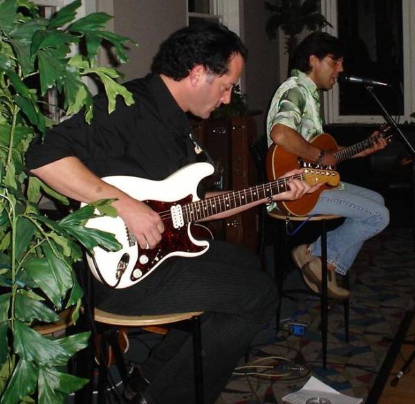 Kasim Sulton at Lily's Pad, 8/19/06 - photo by MikeB