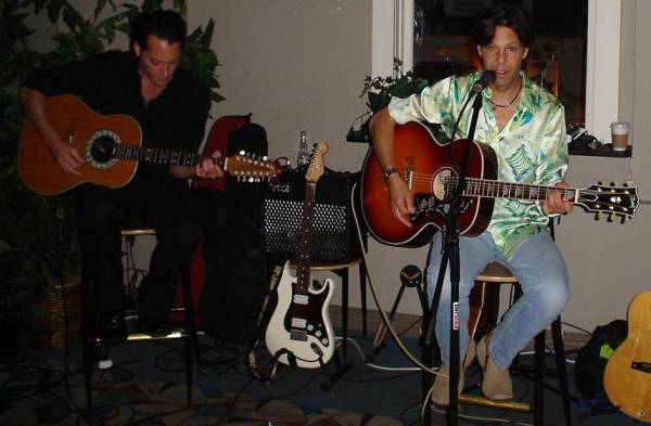 Kasim Sulton at Lily's Pad, 8/19/06 - photo by MikeB