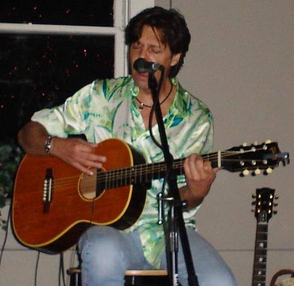 Kasim Sulton at Lily's Pad, 8/19/06 - photo by MikeB