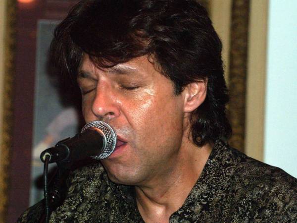 Kasim Sulton at The Van Dyck, Schenectady, 9/02/06 - photo by Gary Goat Goveia