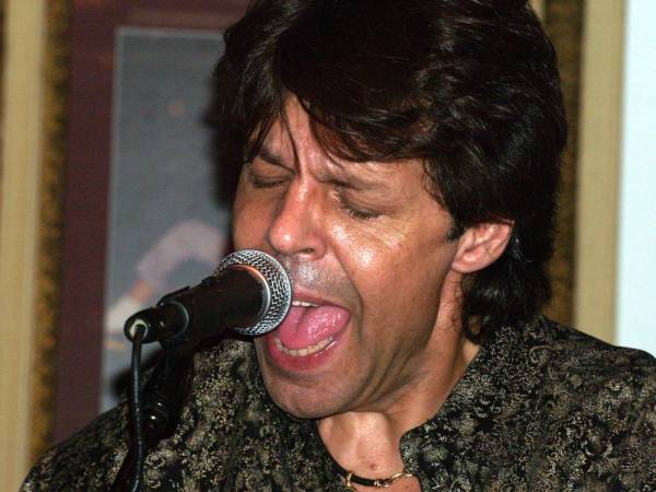 Kasim Sulton at The Van Dyck, Schenectady, 9/02/06 - photo by Gary Goat Goveia