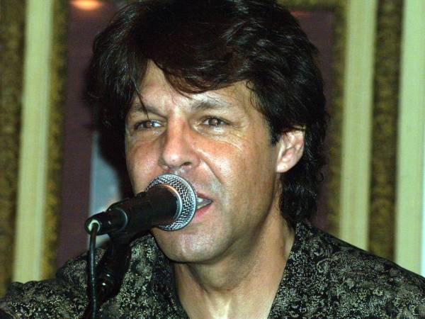 Kasim Sulton at The Van Dyck, Schenectady, 9/02/06 - photo by Gary Goat Goveia