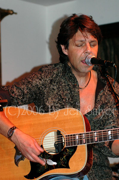 Kasim Sulton at The Van Dyck, Schenectady, NY, 9/02/06 - photo by Jennifer Salyer