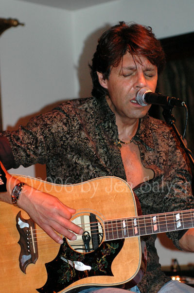 Kasim Sulton at The Van Dyck, Schenectady, NY, 9/02/06 - photo by Jennifer Salyer