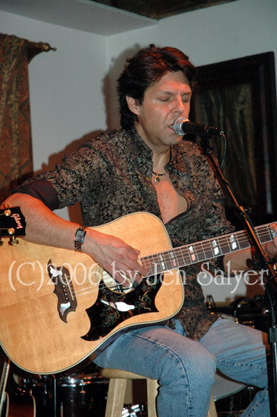 Kasim Sulton at The Van Dyck, Schenectady, NY, 9/02/06 - photo by Jennifer Salyer