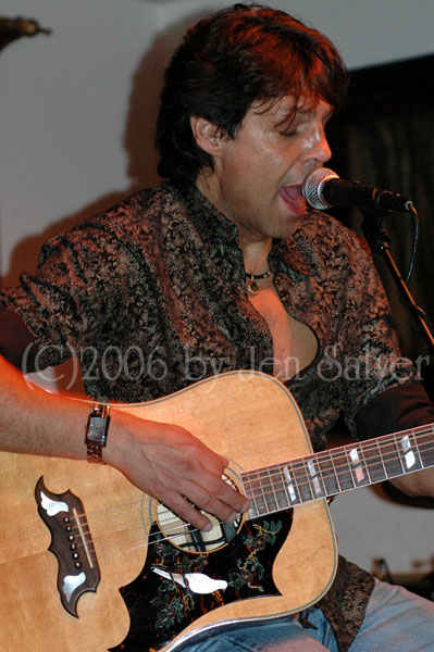 Kasim Sulton at The Van Dyck, Schenectady, NY, 9/02/06 - photo by Jennifer Salyer