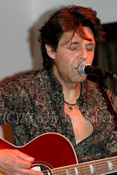 Kasim Sulton at The Van Dyck, Schenectady, NY, 9/02/06 - photo by Jennifer Salyer