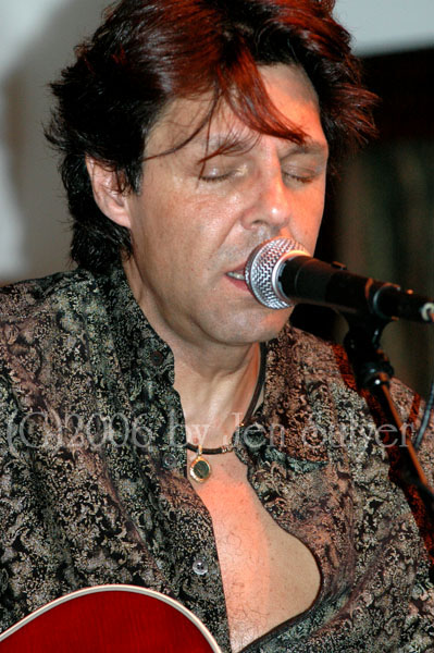 Kasim Sulton at The Van Dyck, Schenectady, NY, 9/02/06 - photo by Jennifer Salyer